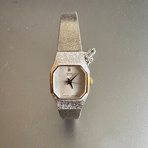 SEIKO - 2C21-5400 R0
Ladies' Vintage Two-Tone Women's Quartz Watch